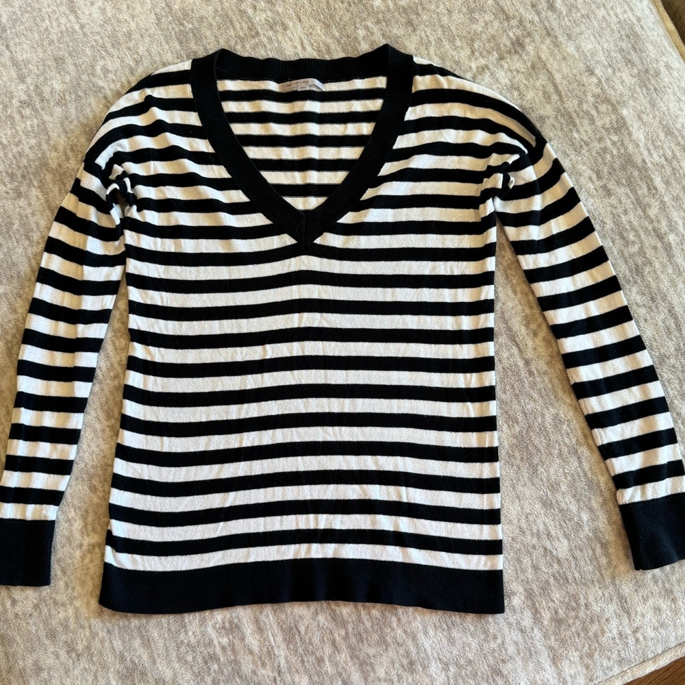 Black and white stripe GAP size extra small - wide fit knit long sleeve